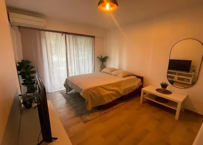 Joli Studio Au Centre De Juan Les Pins