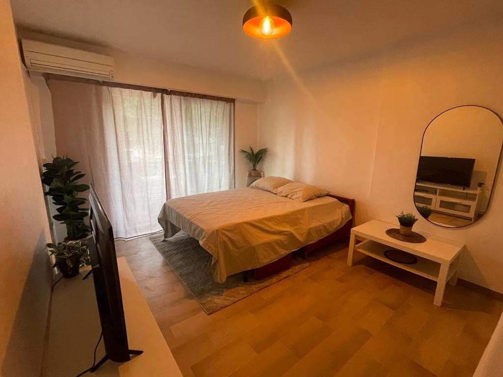 Joli Au Centre De Les Pins Apartamento
