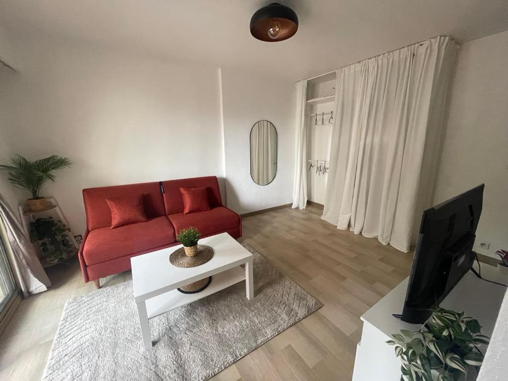 Apartment Joli Au Centre De Les Pins *